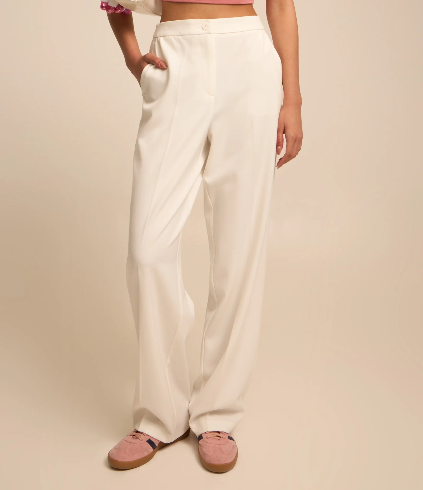 Cal&ccedil;a branca