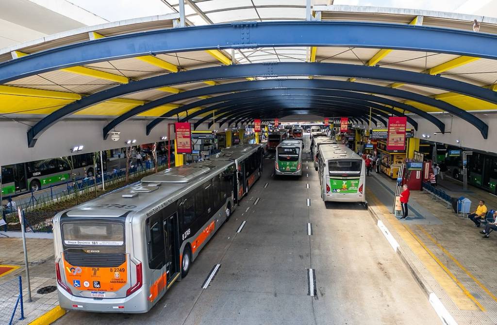 Com o cartão Mamãe Tarifa Zero, é possível pegar até 4 ônibus em um período de duas horas, duas vezes ao dia em São Paulo
