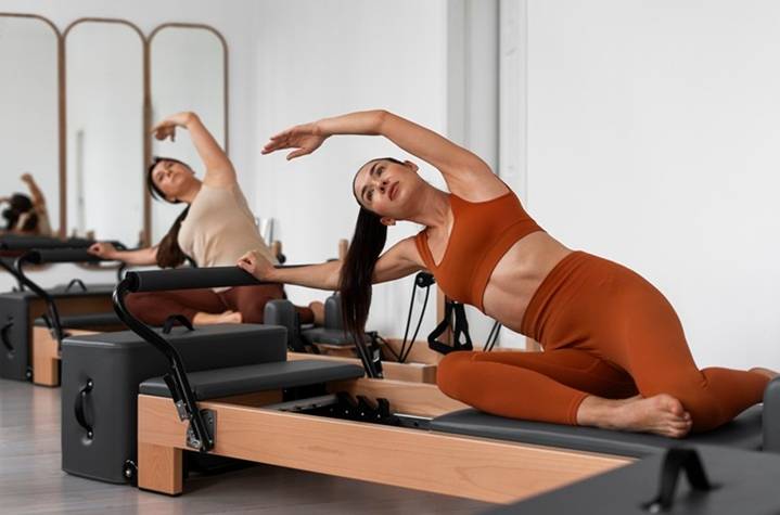 Pilates emagrece? Conheça os melhores exercícios para perder calorias