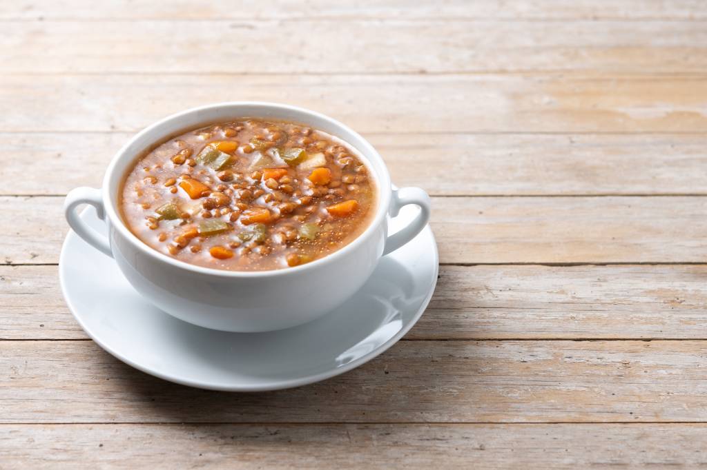 sopa de feijão com macarrão Receitas com substituições baratas para economizar