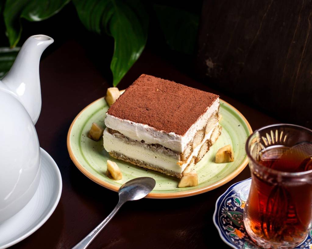 Tiramisú de banana, doce de leite e canela