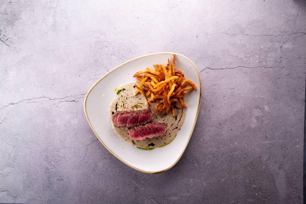 Varanda Dinner_Filet Au Poivre Onde comer bife com fritas em São Paulo