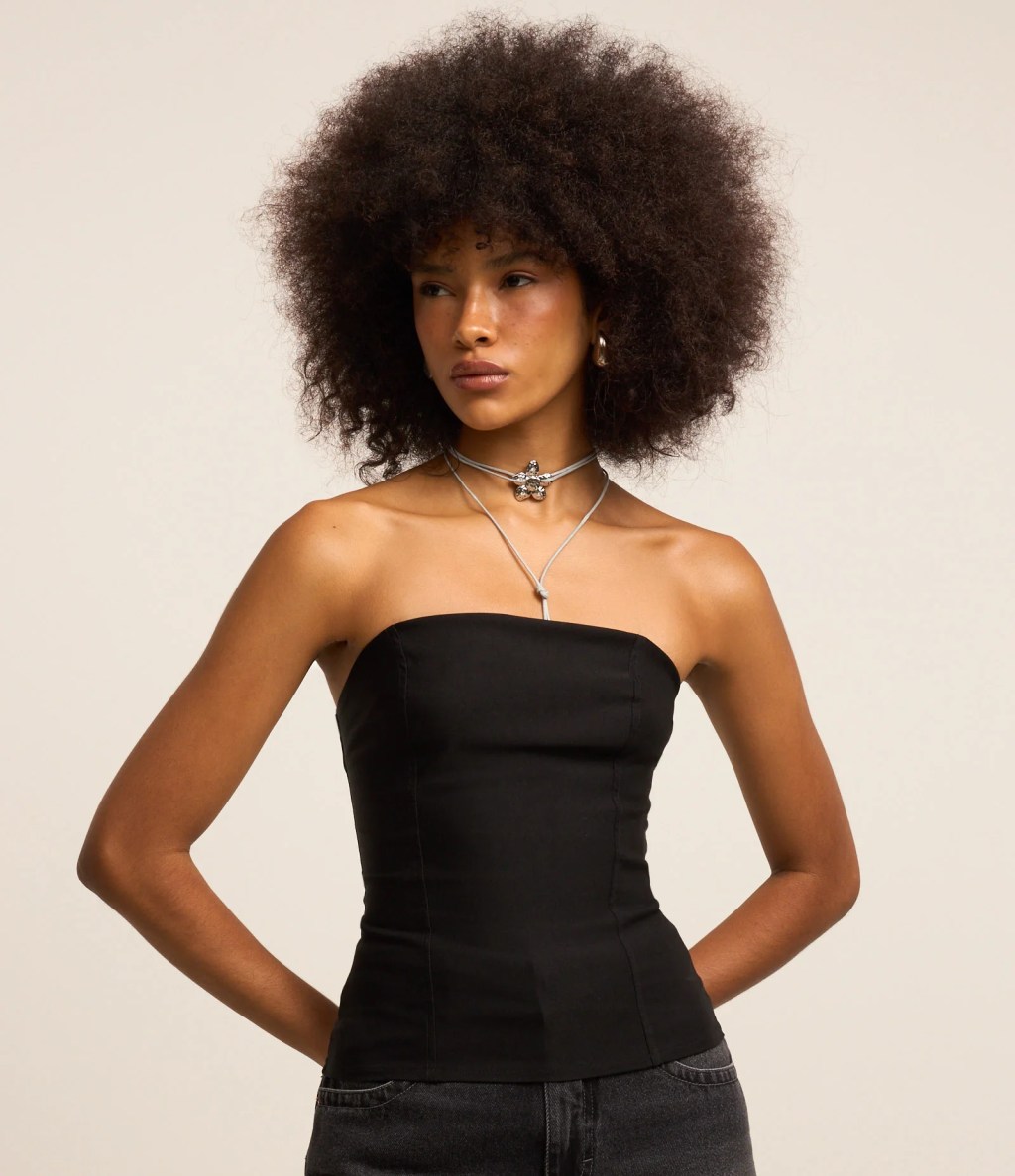 Blusa preta sem alças