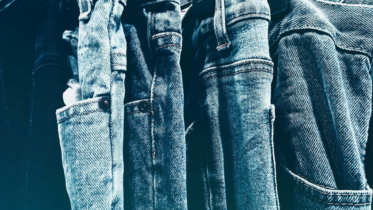 Confira quantas vezes você pode usar a sua calça jeans antes de lavar