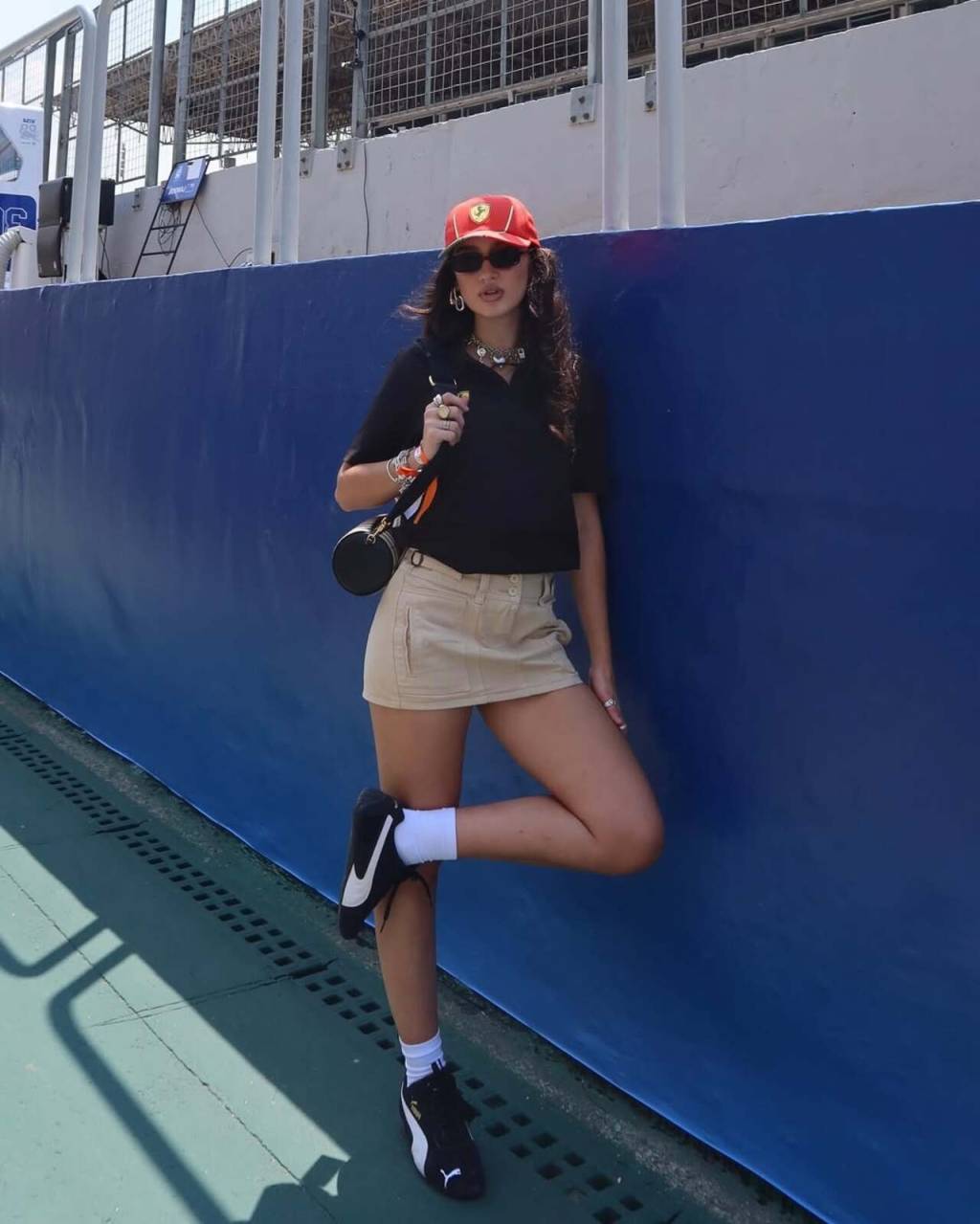 looks-saia-tenis (6) Visual fashionista com minissaia e modelo de tênis tendência