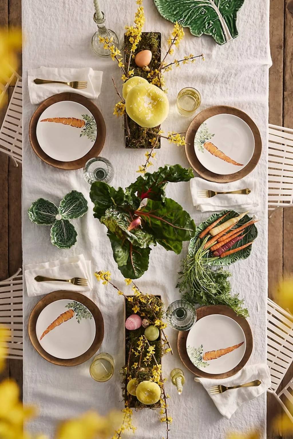 mesa-pascoa (3) Louças com decorações de cenouras e couve