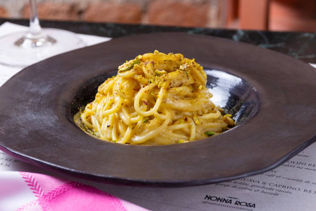Cacio e Pepe, receita do restaurante Nonna Rosa, leva apenas 4 ingredientes e é fácil de reproduzir em casa no Dia das Mães