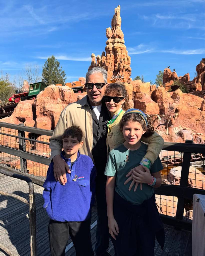 ricos-heranca-jeff-goldblum O ator Jeff Goldblum com a mulher, Emilie Livingston, e os filhos Charlie e River