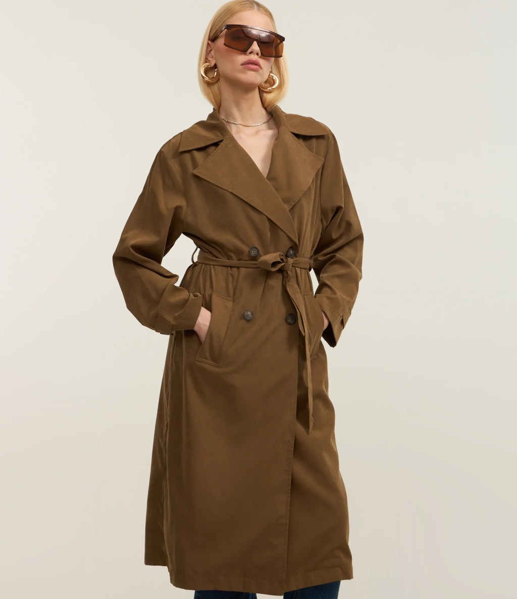 Trench coat marrom