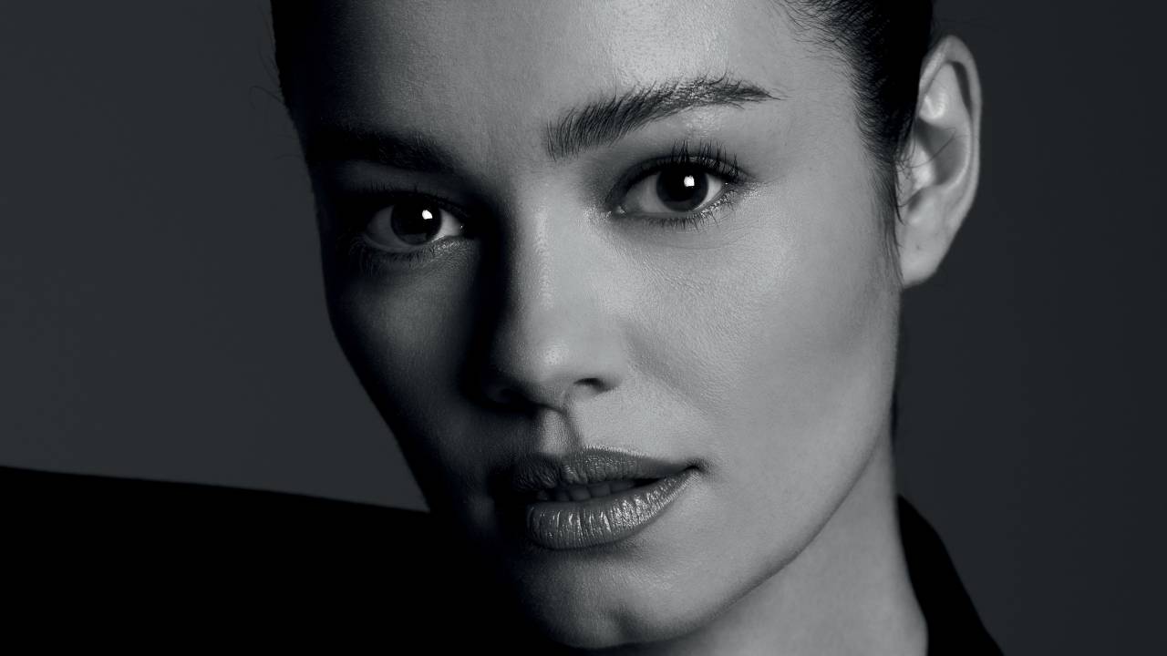 Sophie Charlotte usa seu ofício para questionar desigualdades de gênero e também criar conexões culturais entre o Brasil e o exterior