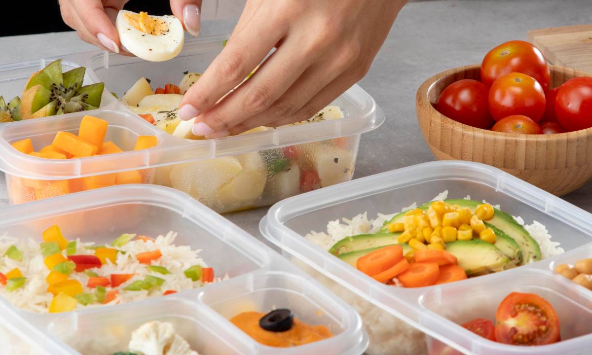 Montar marmitas permite comer bem a semana inteira, além de preparar refeições criativas