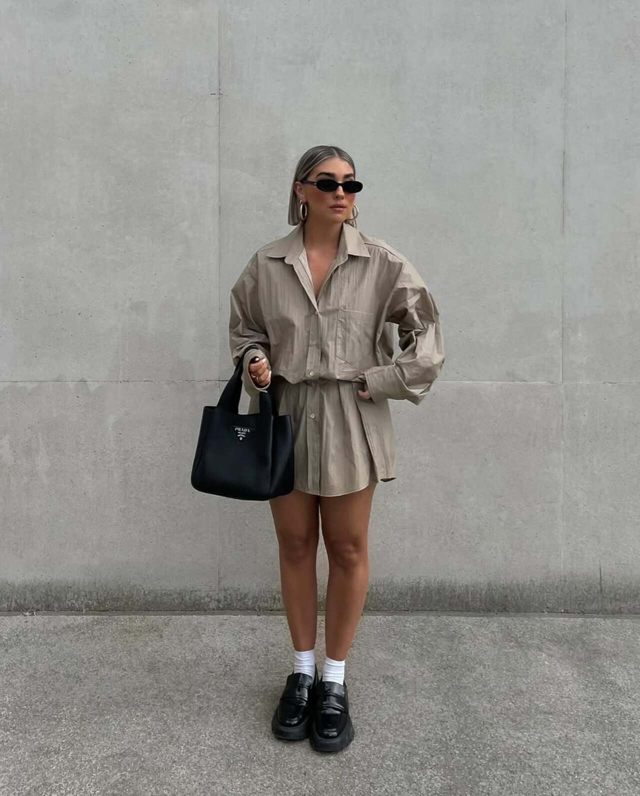 Visual com sapato tratorado e camisa c&aacute;qui