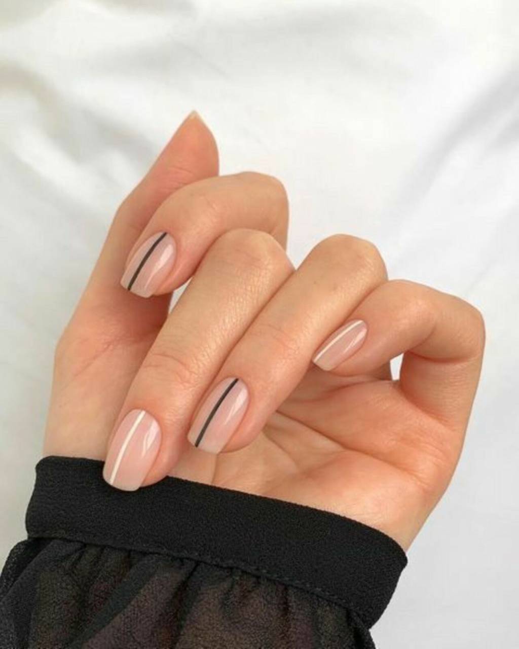 unhas-linhas (12) Unhas P&B unem o clássico ao elegante