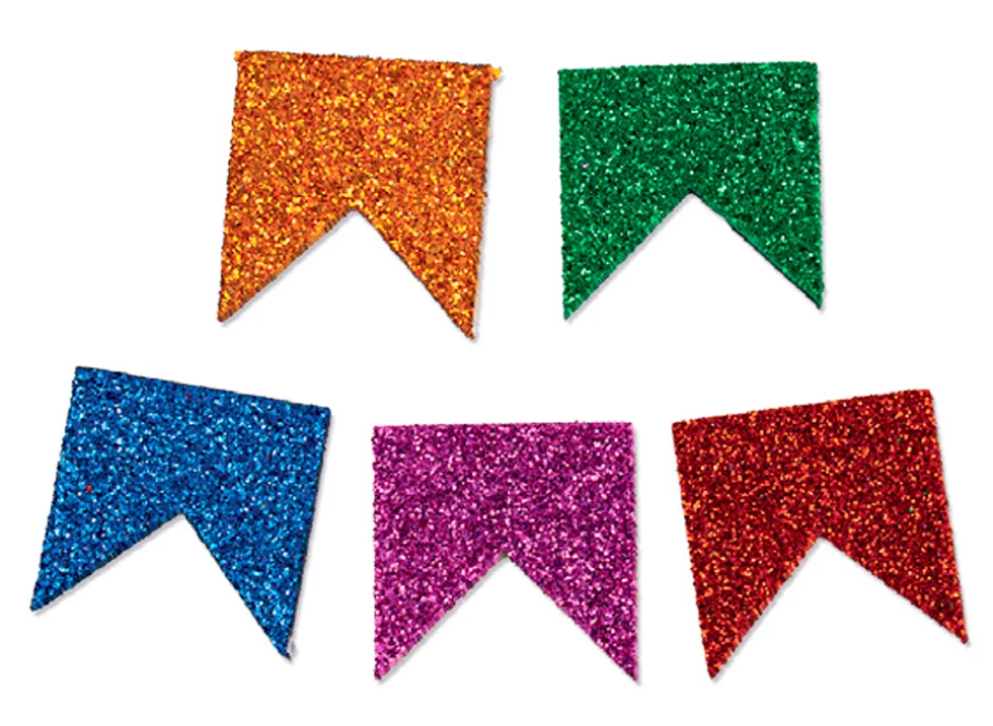 Bandeirinhas com glitter para pendurar na sua festa junina