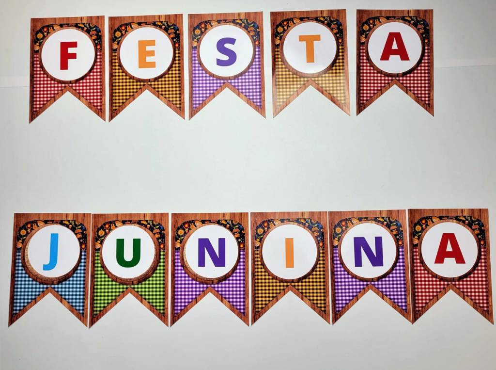 Bandeirinhas com letras ou palavras vão enfeitar sua festa junina