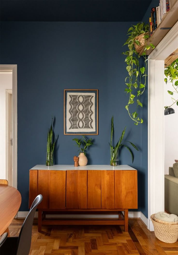 parede-azul-pinterest_d9c54d O azul é uma ótima opção para pintar as paredes da casa.