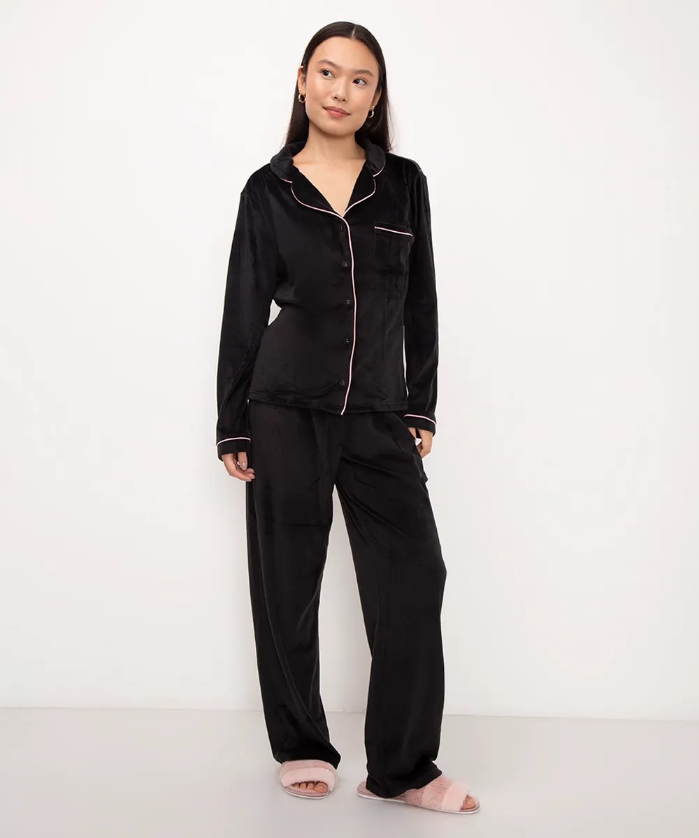 Pijama americano longo preto com detalhes brancos