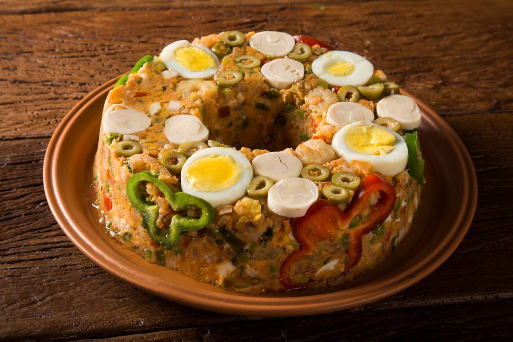 Cuscuz Paulista de camarão para compartilhar na festa junina