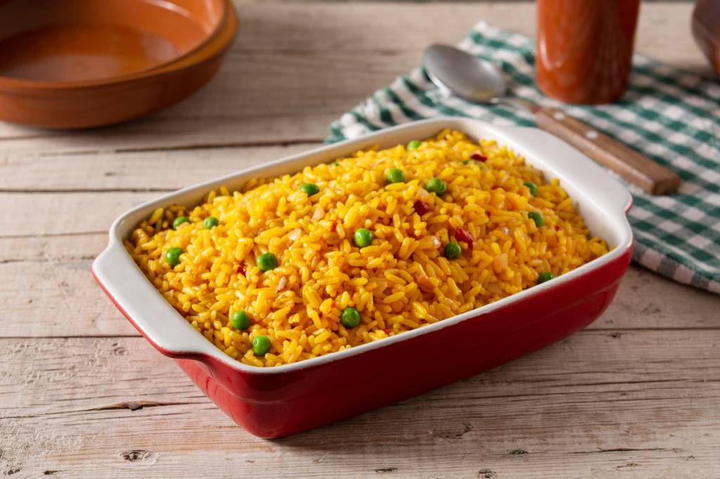 Arroz com açafrão-da-terra é prático de preparar