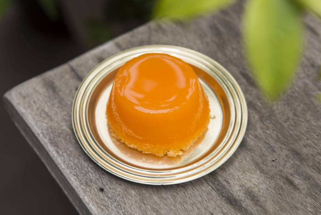 Quindim leva poucos ingredientes e faz sucesso na festa junina