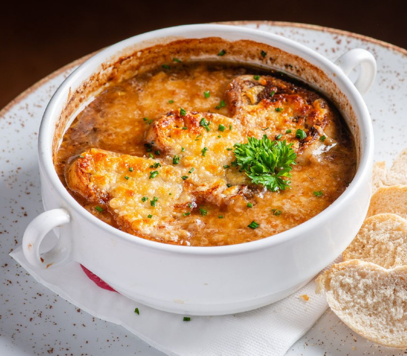 Soupe á l'oignon, a famosa sopa de cebola