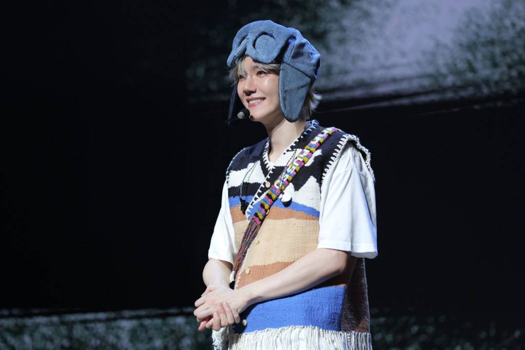 Baekhyun com o figurino alegre do penúltimo bloco do show.