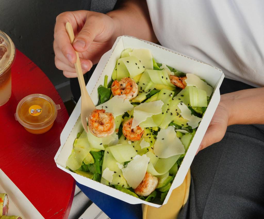 comida-boa-marmita-folhas Folhas verdes são importantes na marmita, mas devem ficar separados e temperados na hora que for comer