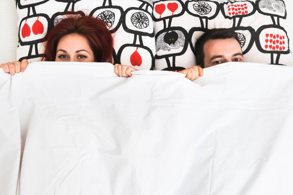 confiante-na-cama Encarar os traumas e se abrir com o parceiro é importante para ter mais confiança na cama