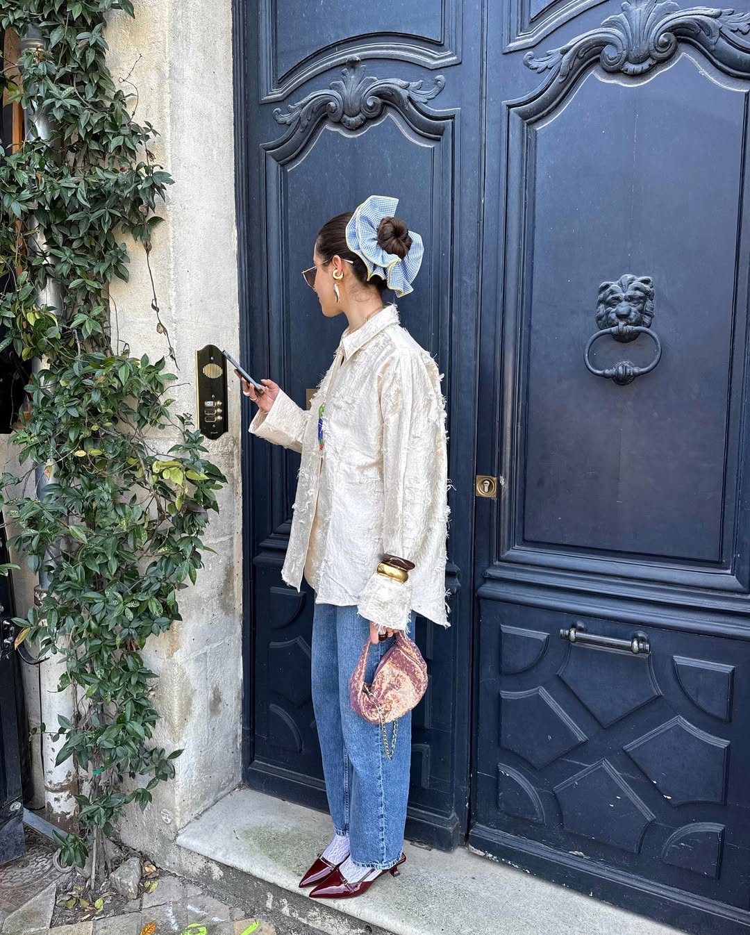 A camisa com textura transforma o visual simples