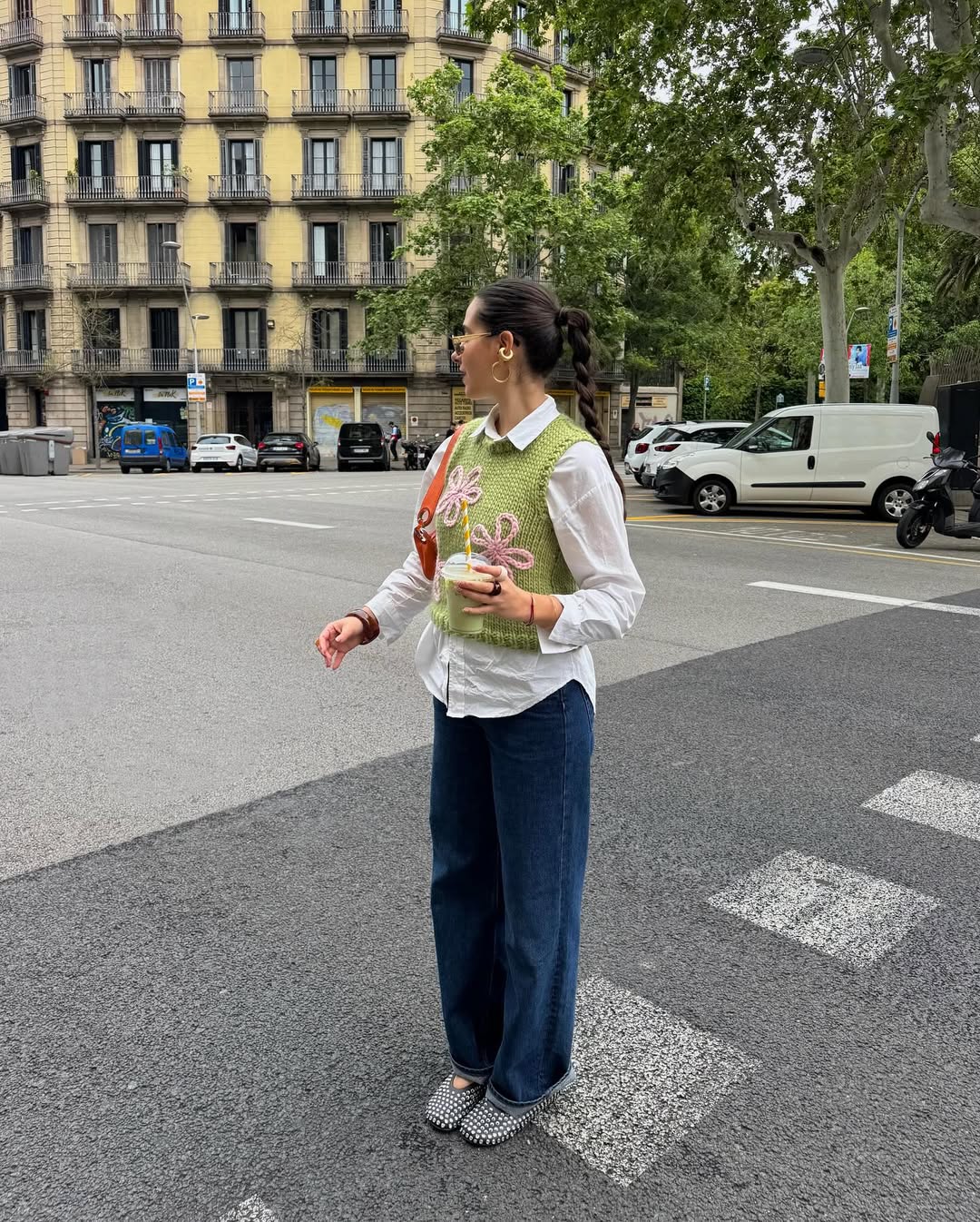 Look com camisa e colete &eacute; perfeito para a temporada de outono-inverno