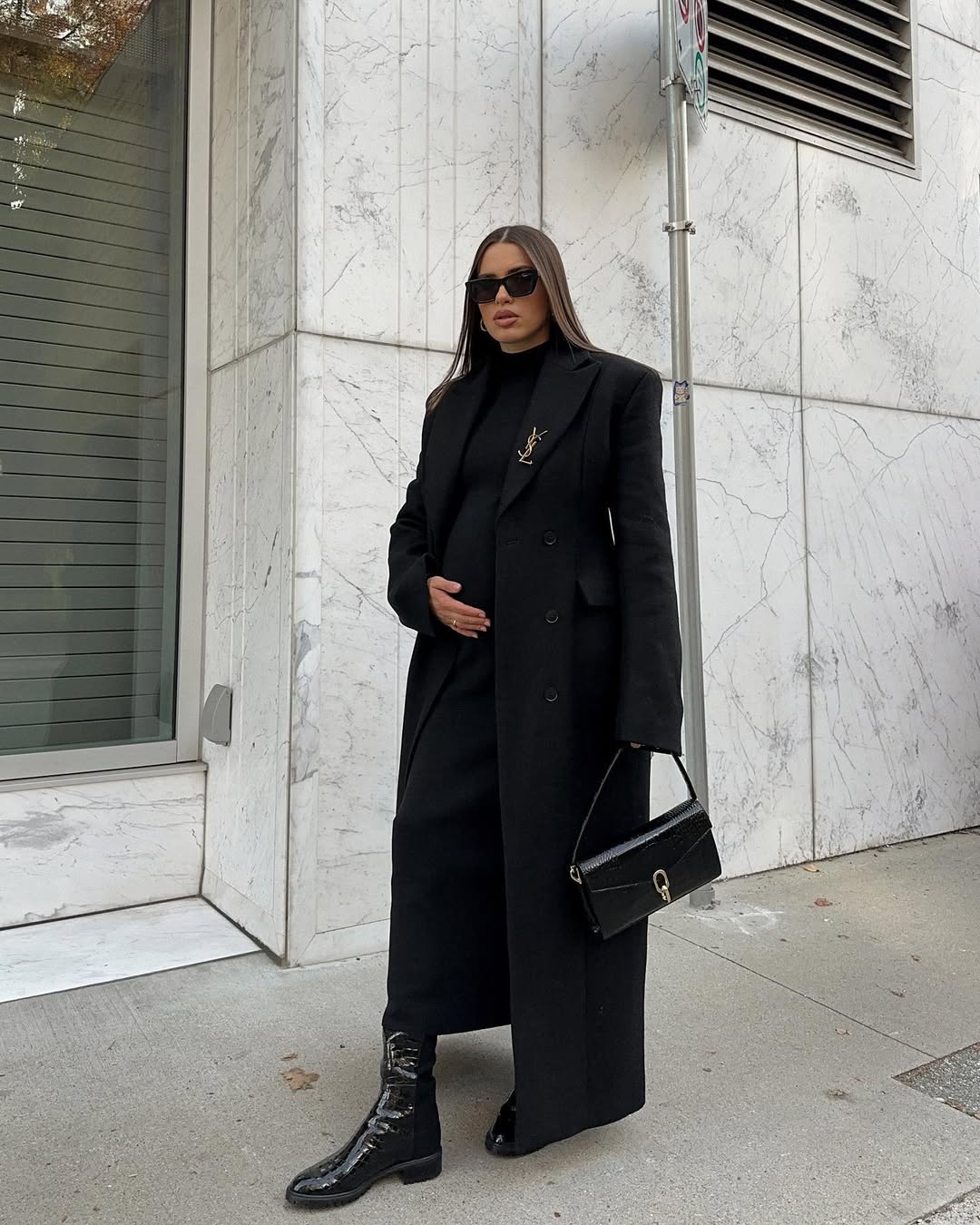 Os visuais com legging e bota preta podem ser elegantes