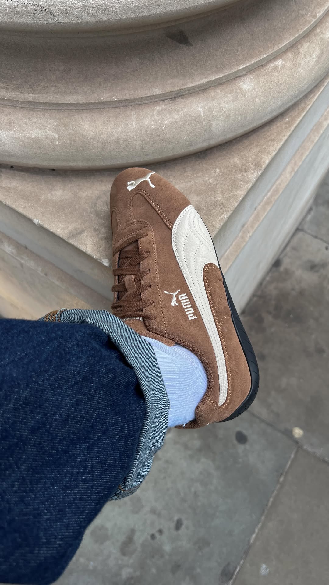 O t&ecirc;nis de camur&ccedil;a adiciona um charme ao seu visual