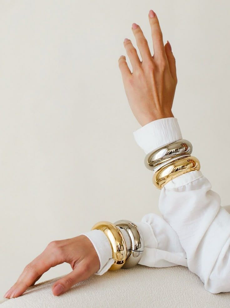 As pe&ccedil;as com mais de uma cor s&atilde;o apostas fashion em tend&ecirc;ncia.