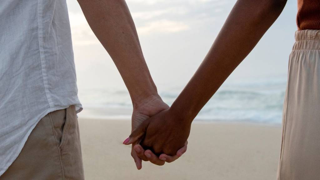 Como lidar com religiões diferentes no relacionamento — sem conflitos