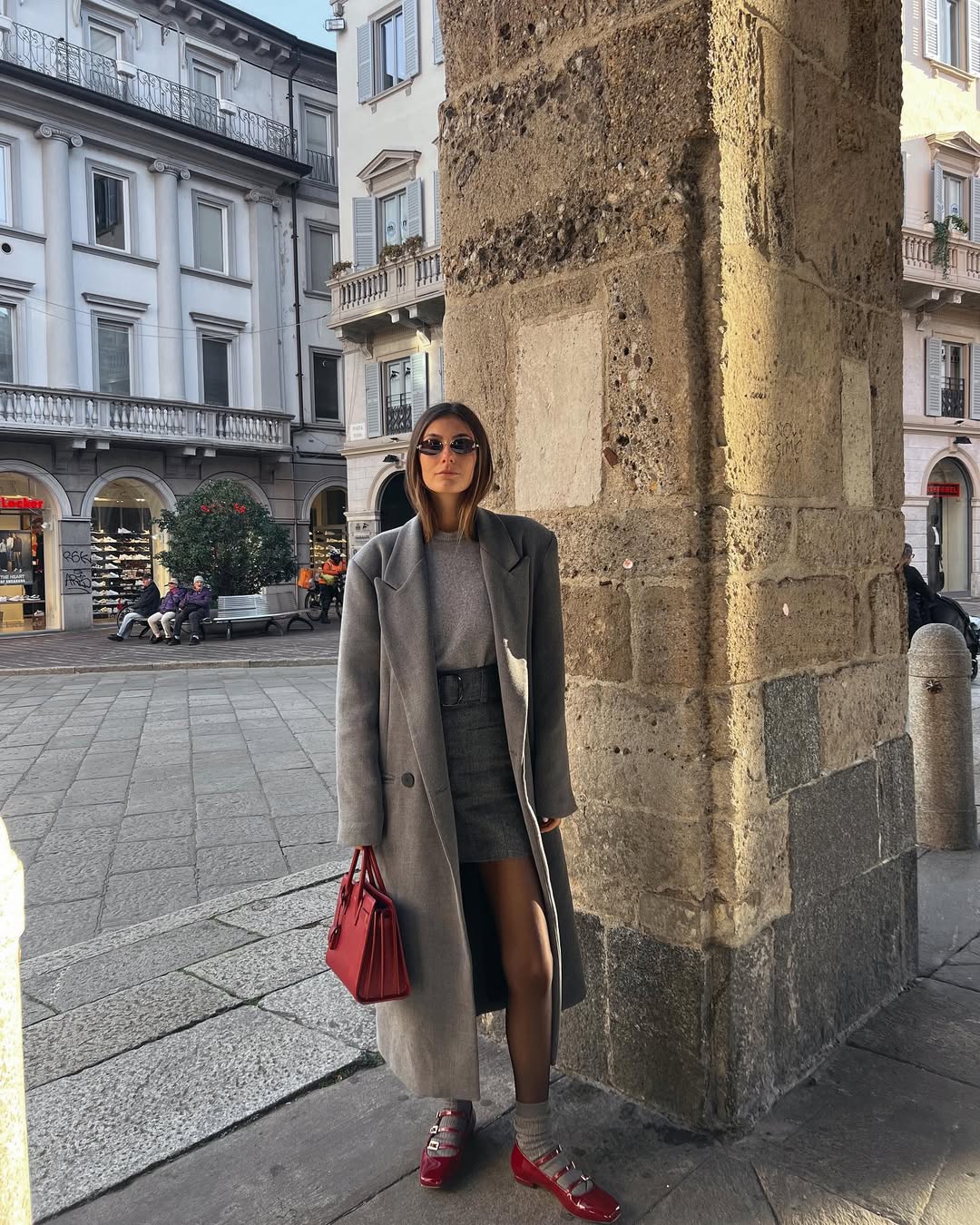 A sapatilha de bico quadrado &eacute; um dos cal&ccedil;ados mais elegantes e bonitos que se tornaram tend&ecirc;ncia nos &uacute;ltimos tempos