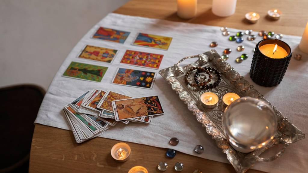 Previsões do tarô em agosto: a “Torre” é a carta regente do mês