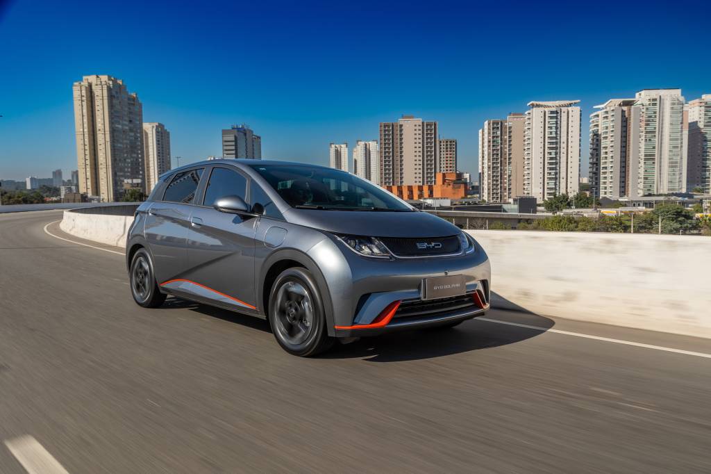 Primeira vez ao volante de um elétrico: minha experiência com o BYD Dolphin