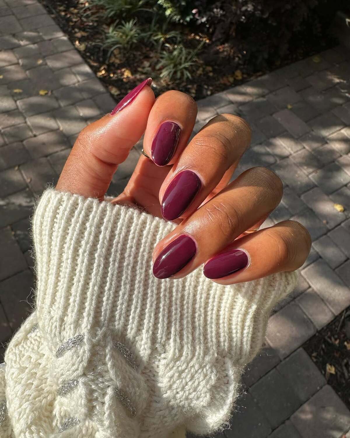 Imagem de esmalta&ccedil;&atilde;o roxa.