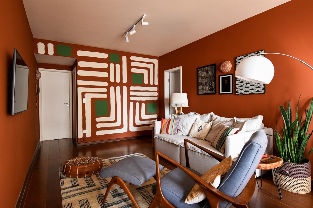 sala de estar em tons terrosos
