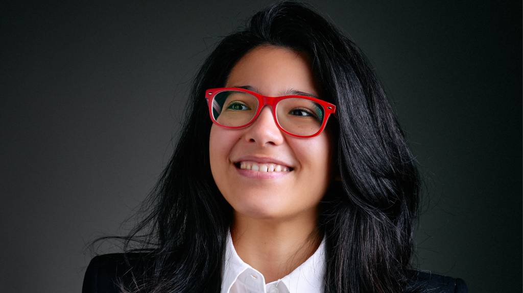 Com apenas 24 anos, Giovanna Elias é pianista e regente de orquestra