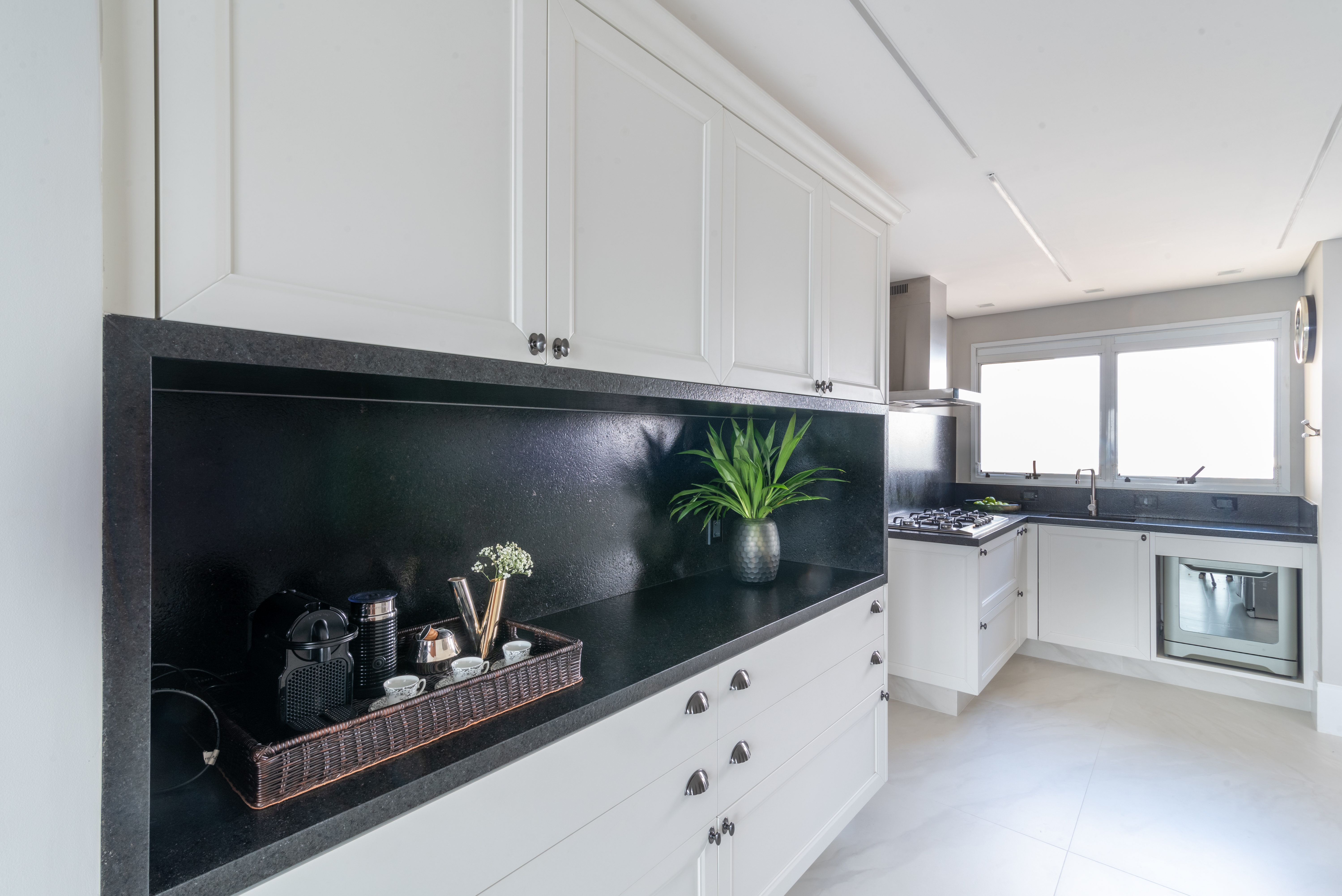 Preto e branco na decora&ccedil;&atilde;o da cozinha