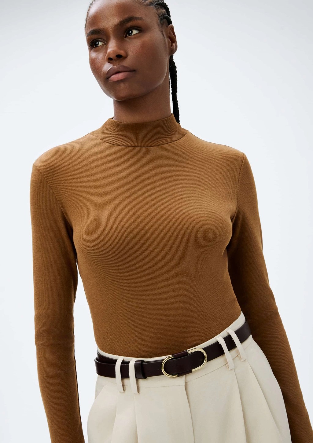 Blusa de gola alta marrom