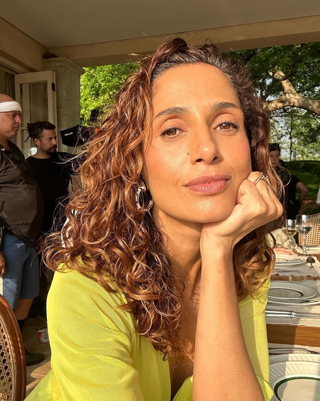 Cabelo ondulado com defini&ccedil;&atilde;o e volume natural no day after