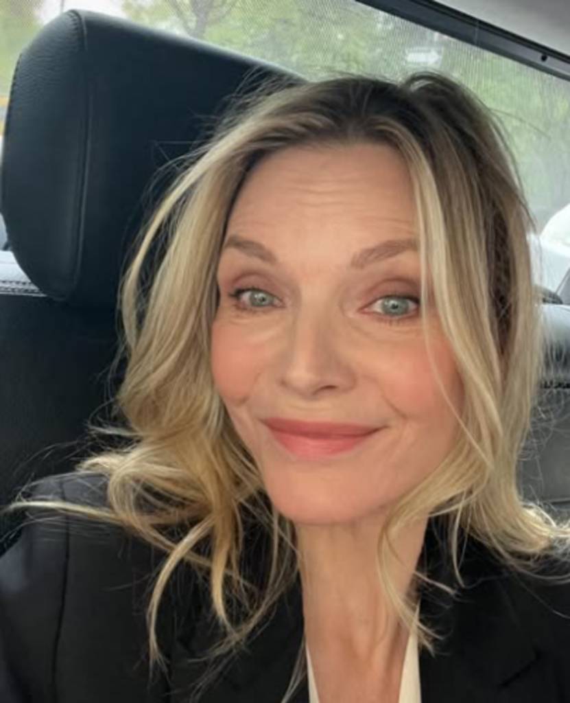 Imagem do visual de Michelle Pfeiffer