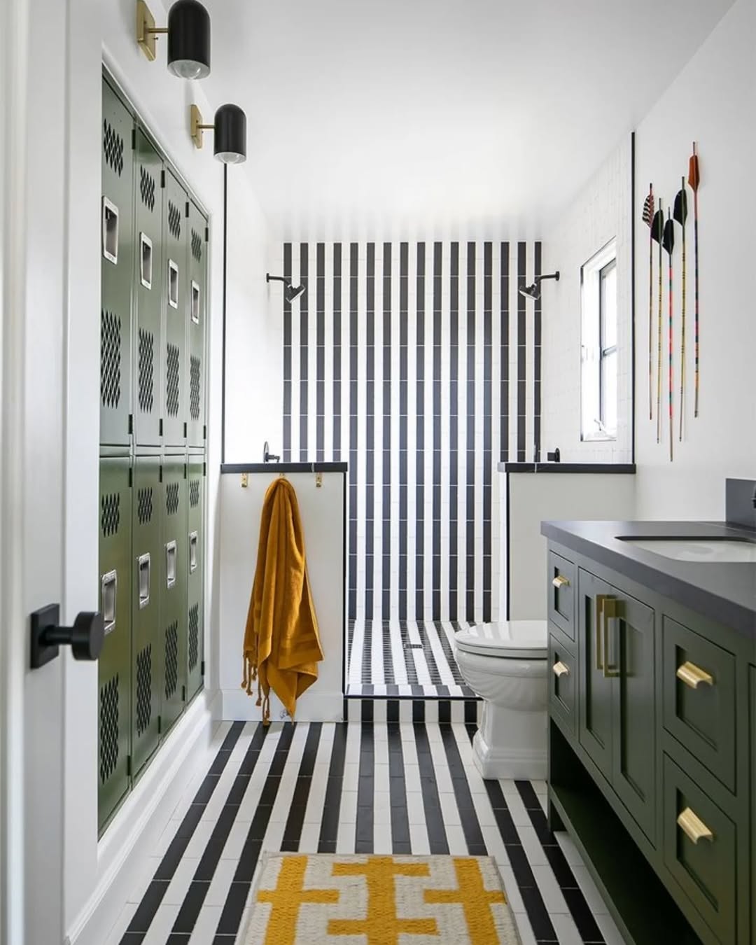 banheiro com listras criativas