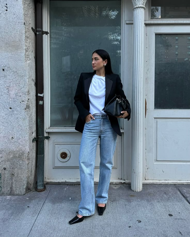 Inspira&ccedil;&atilde;o com blazer preto, cal&ccedil;a jeans e scarpin