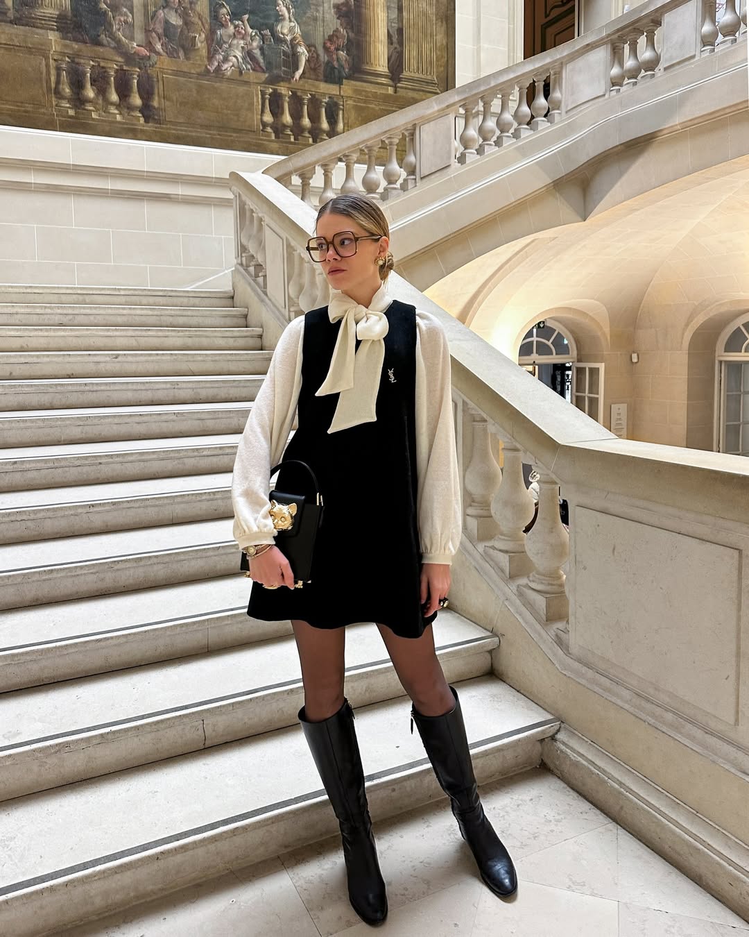 Look com vestido e bota para o trabalho