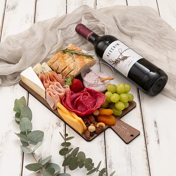 Cesta de frios e vinho para o dia dos pais.