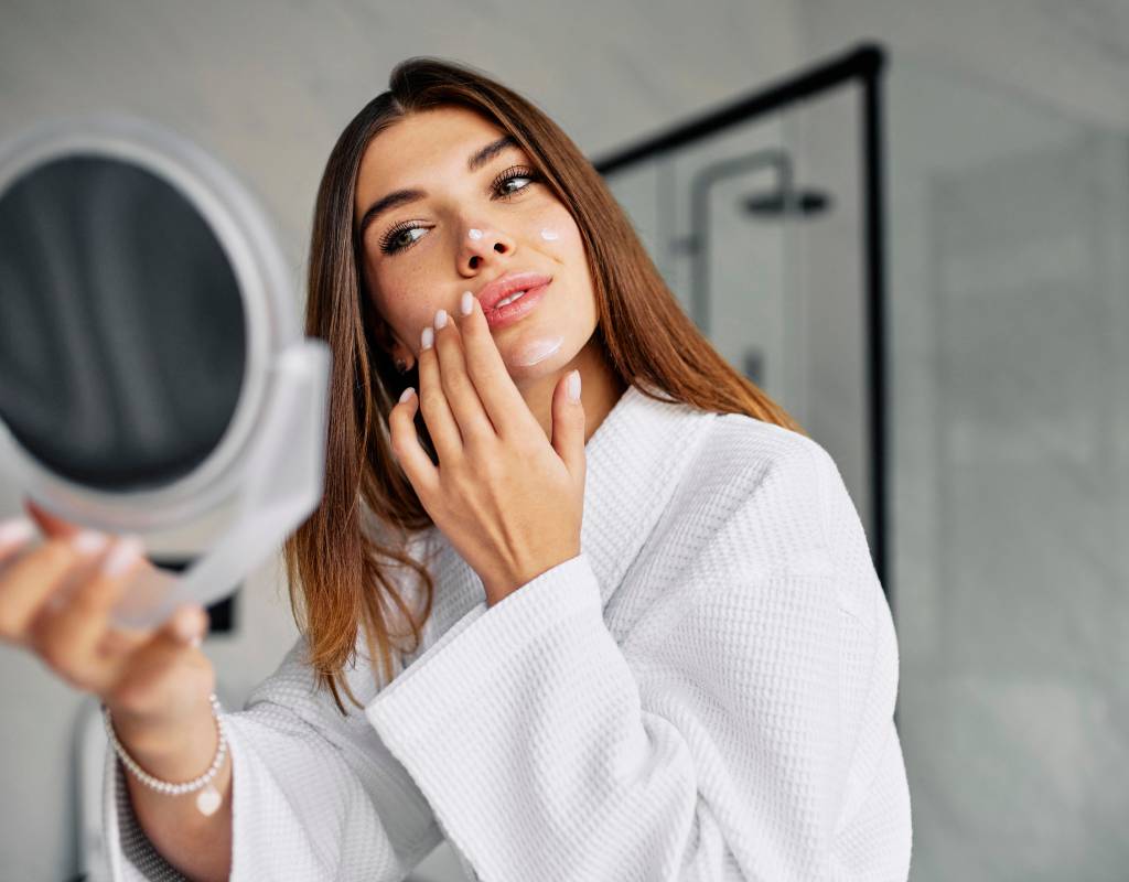 Cuidados noturnos: 7 cremes que regeneram a pele enquanto você dorme