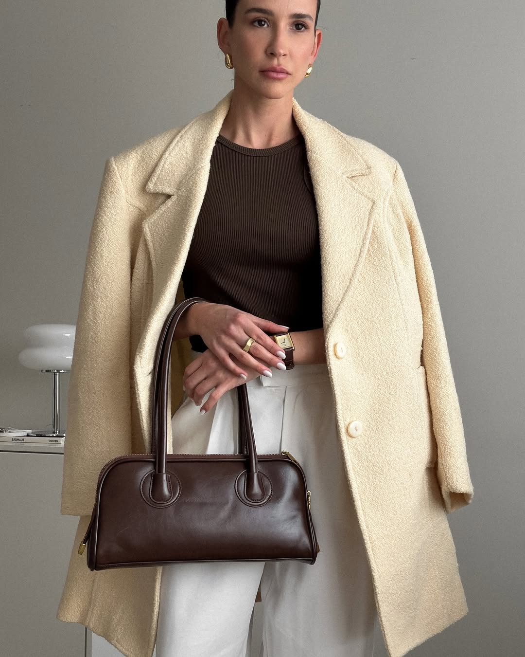 Chanel, Dior, Loewe e outras maisons incluem o amarelo manteiga em composi&ccedil;&otilde;es sofisticadas para a pr&oacute;xima esta&ccedil;&atilde;o.